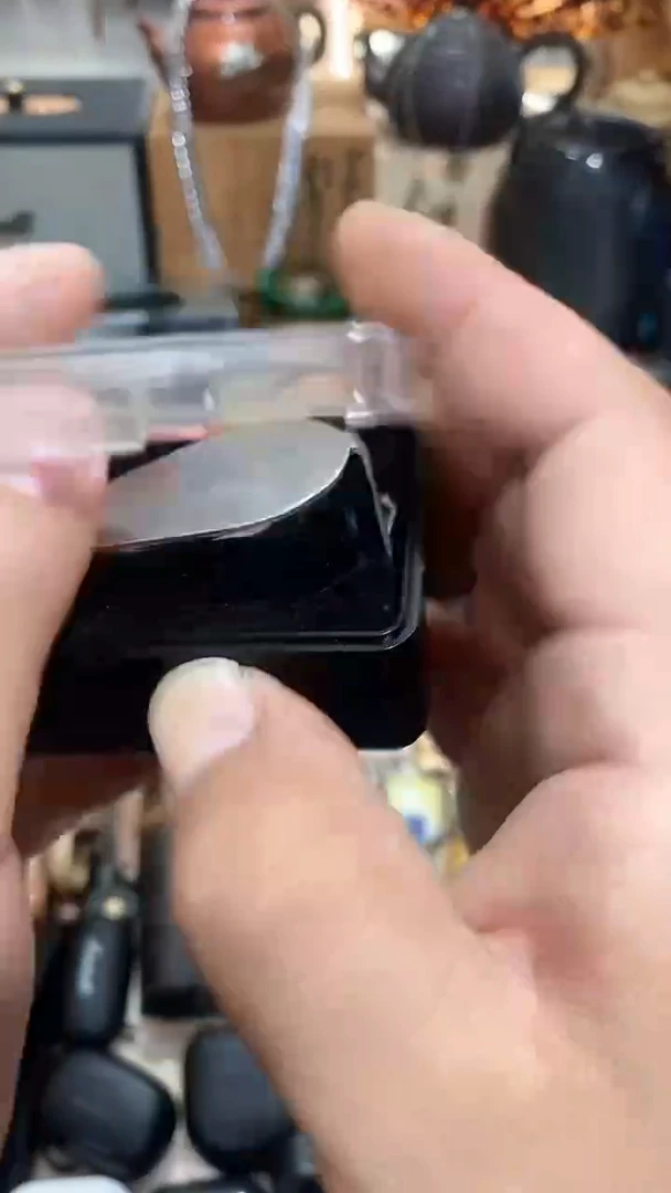 瓷片闪购商品  如图所示