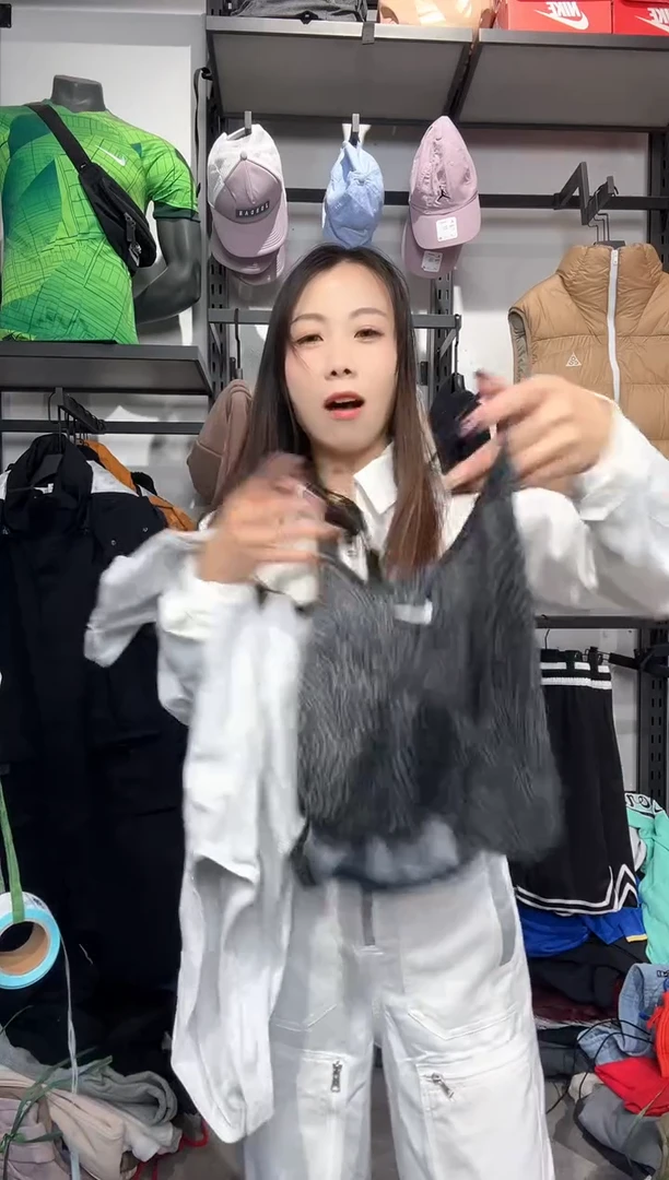 1490  编码 瑕疵款直播间过款为准 尺码    身高  2