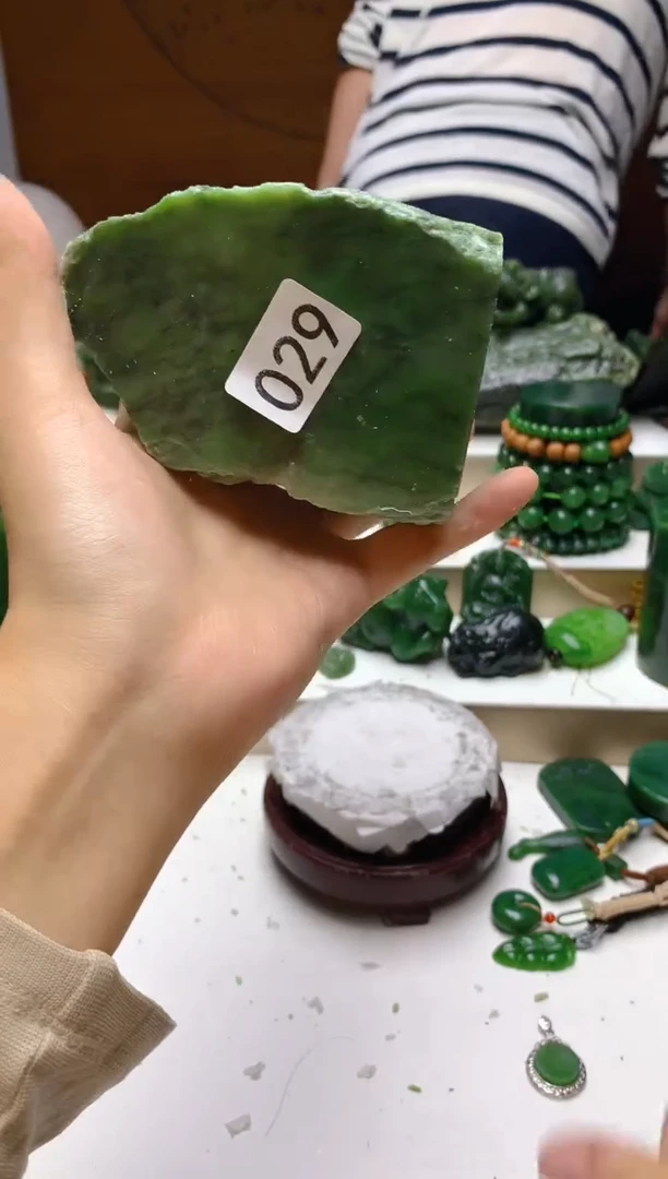 未镶嵌和田玉（碧玉）珠宝半成品1