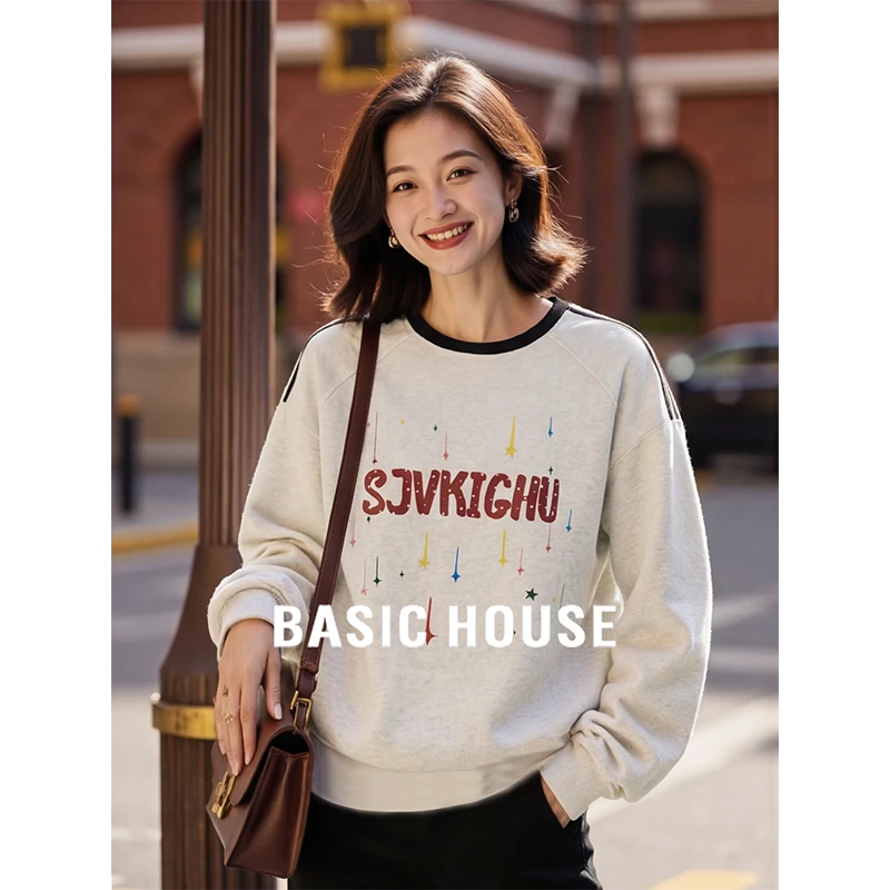 Basic House/百家好灰色圆领卫衣时尚印花宽松套头上衣女2025冬季