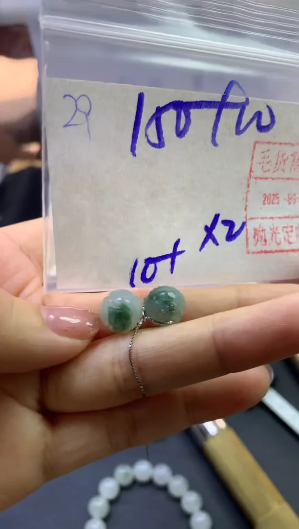 未镶嵌定制翡翠39雕花小珠子1对*160元毛货需精抛光