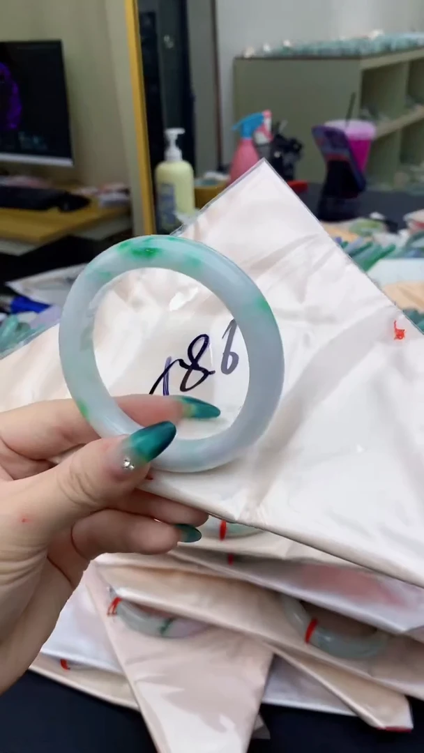 【闪购商品】翡翠手镯未镶嵌0833844801