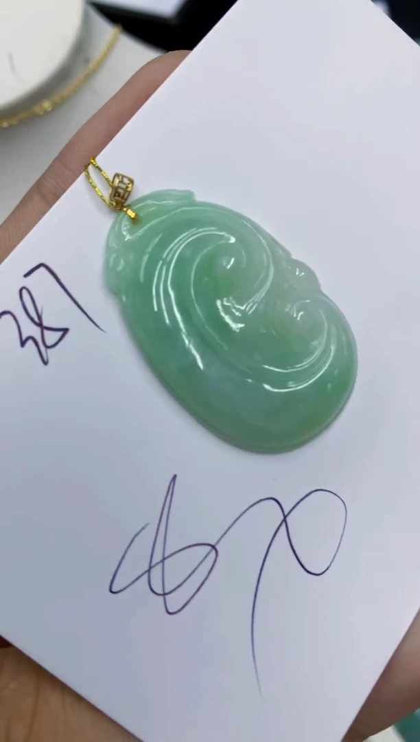 翡翠18K金镶嵌颈饰11111111111