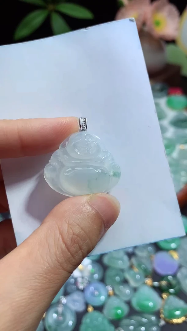 翡翠未镶嵌颈饰佛公