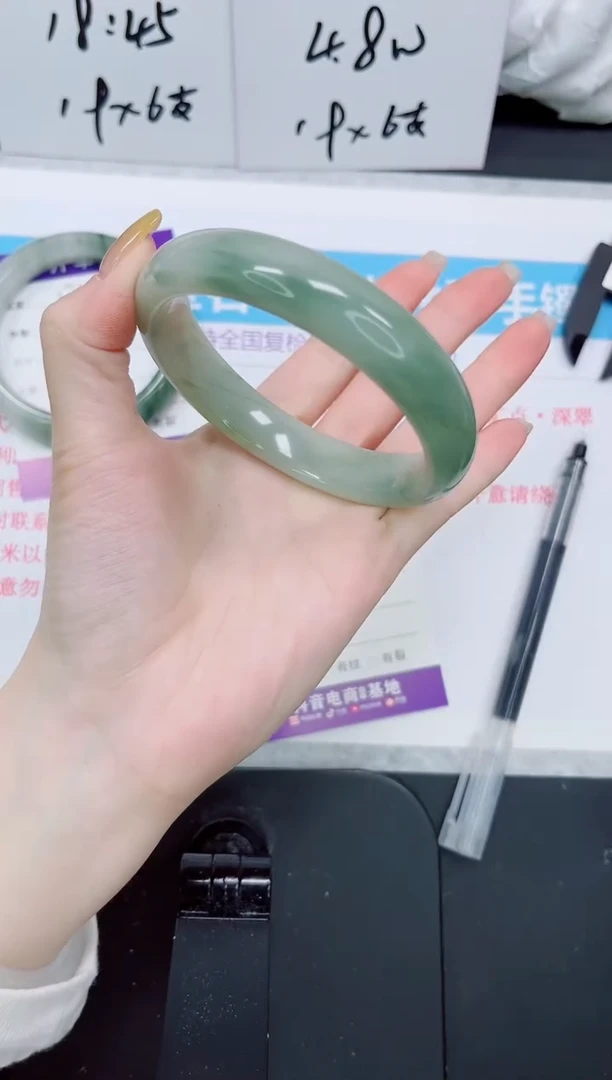 石英质玉手镯未镶嵌376