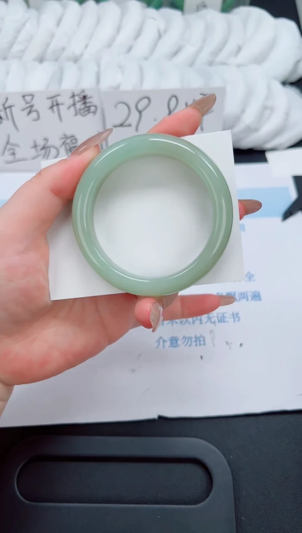 未镶嵌手镯石英质玉80-56