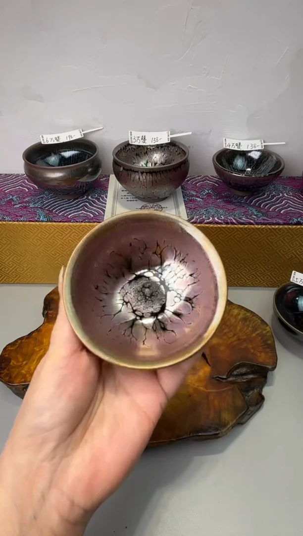 茶盏春申阁福利拍品-1只微瑕品金官帽