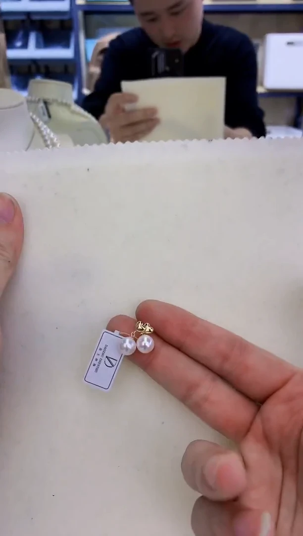 18K金镶嵌饰品海水珍珠爱心耳饰