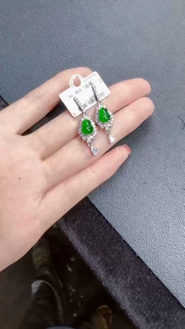 未镶嵌定制翡翠翡翠有轻微色差属于正常现象，耳钉多样性发货1