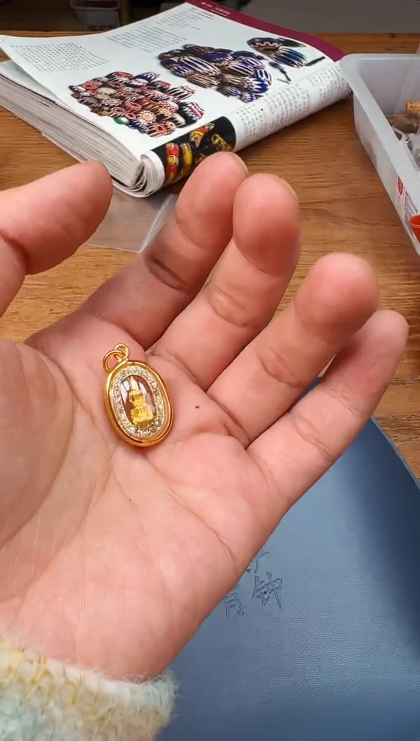 【闪购商品】玻璃颈饰【 肖钟出品 】