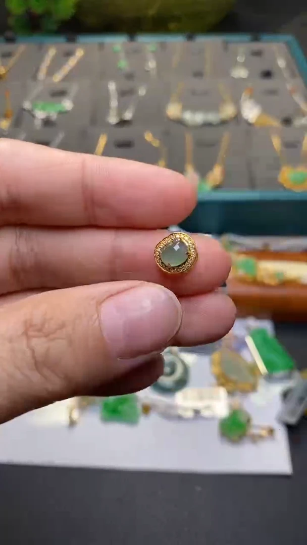 颈饰18K金镶嵌翡翠净货34502