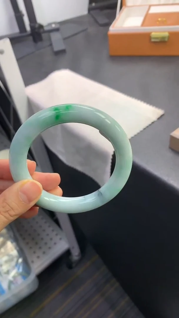 未镶嵌手镯（圆镯）翡翠退货需手镯吊牌标签完好