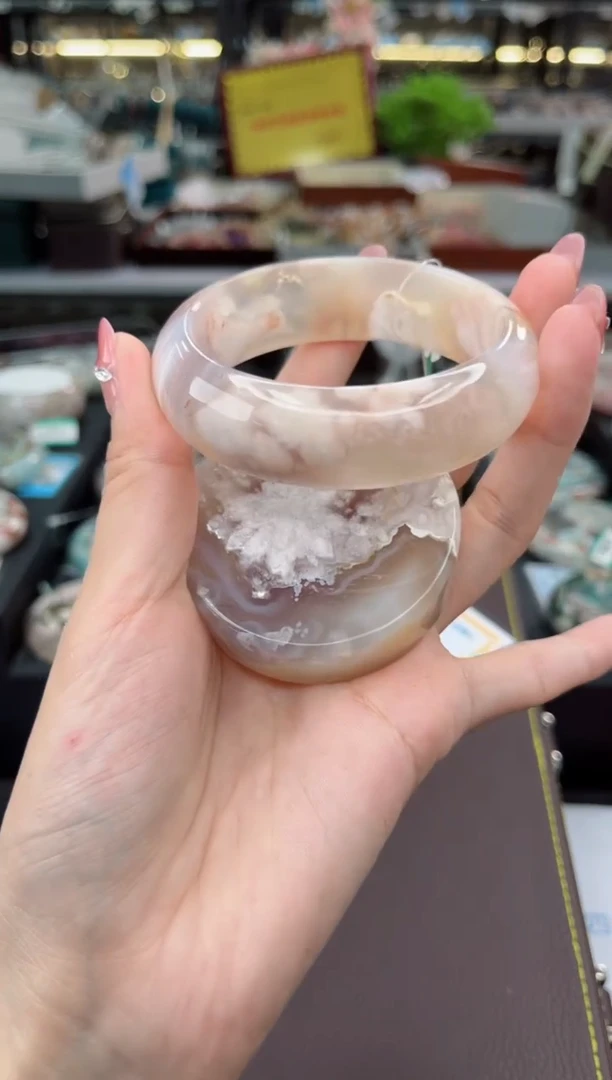 【闪购商品】石英质玉手镯未镶嵌57圈口（赠品镯心）1674232