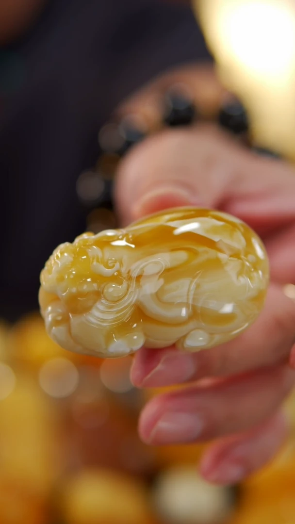 【闪购商品】蜜蜡颈饰未镶嵌瓷白溶洞貔貅51.05