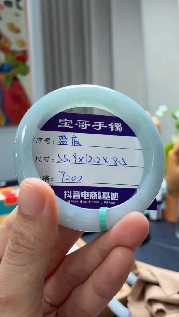翡翠手镯未镶嵌翡翠手镯