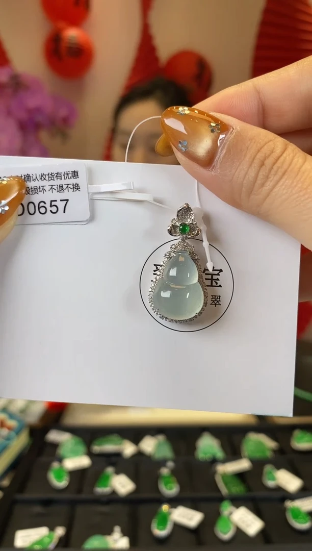 【闪购商品】翡翠颈饰18K金镶嵌D0657 葫芦 含运营费