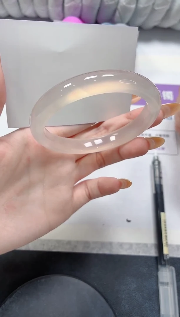 石英质玉手镯未镶嵌61-60.5荔枝