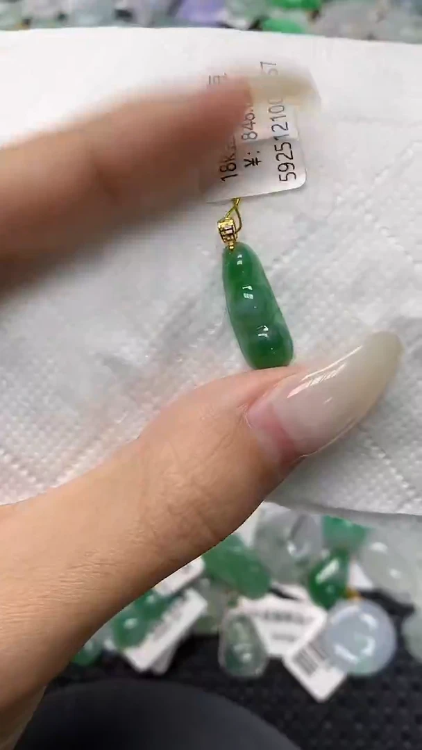 颈饰18K金镶嵌翡翠11111111111