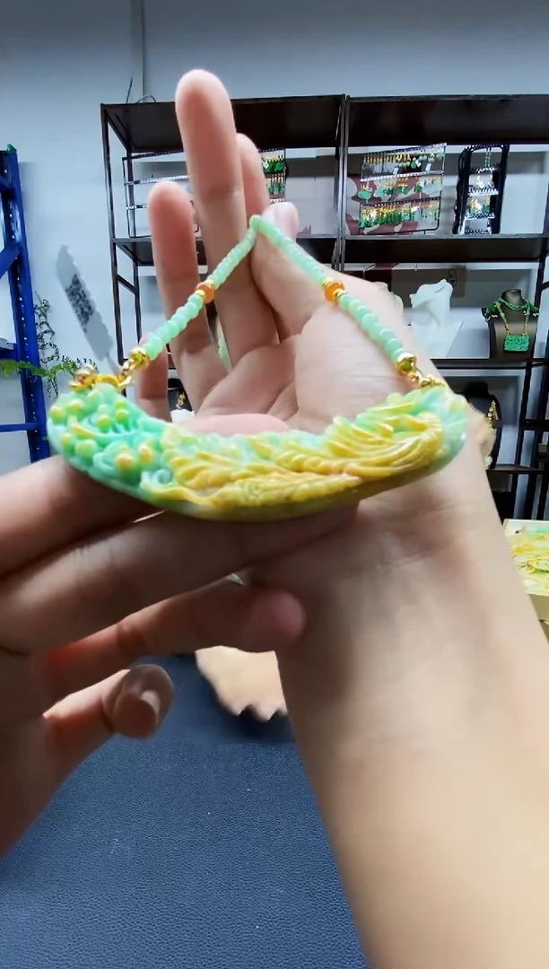 颈饰未镶嵌翡翠吊坠