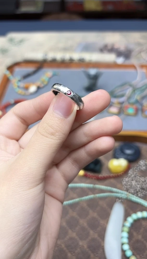 足银镶嵌戒指红宝石足银红宝石戒指GW