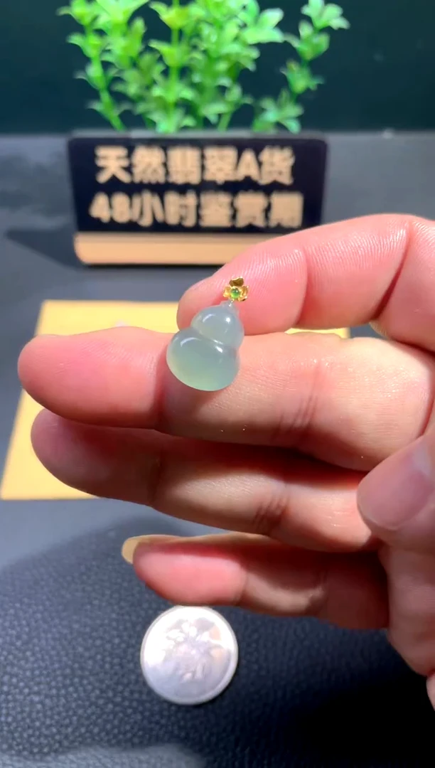 颈饰18K金镶嵌翡翠翡翠
