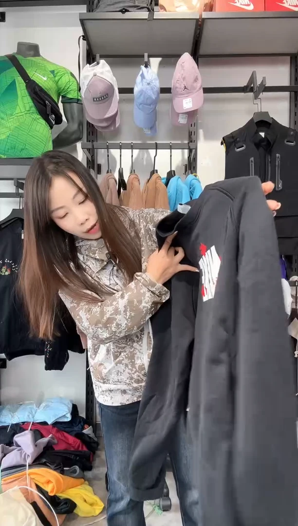 1223编码 瑕疵款直播间过款为准 尺码    身高185