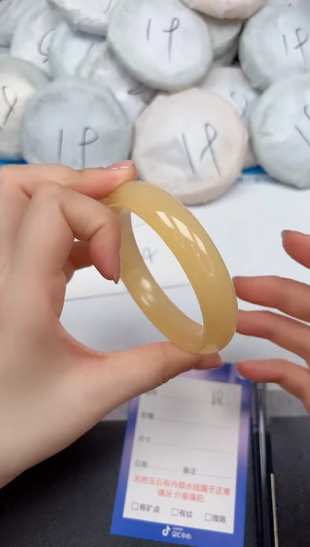 未镶嵌手镯石英质玉68-62.4