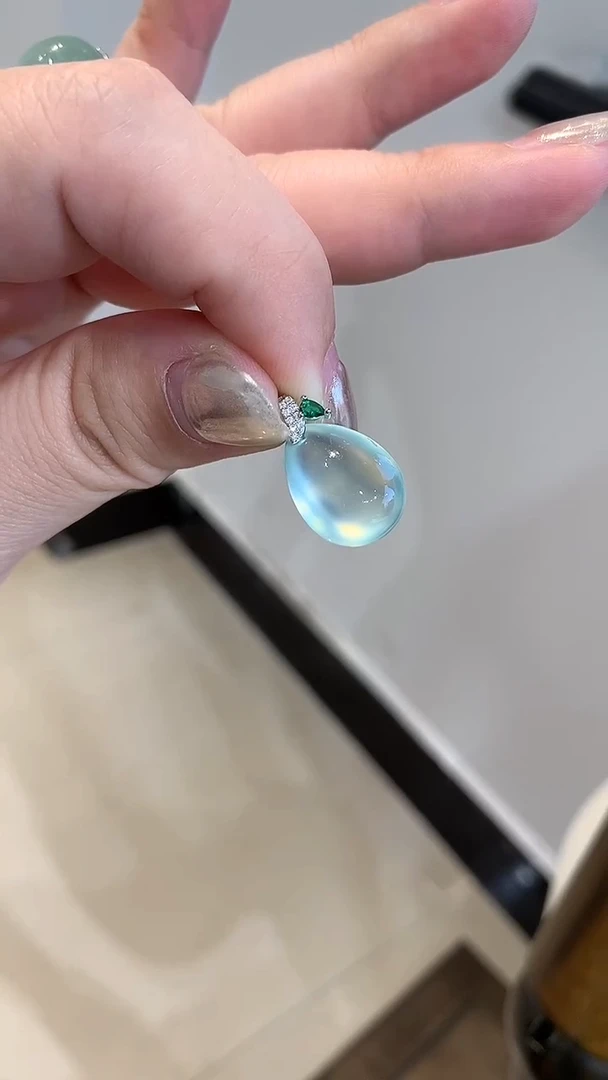 未镶嵌蛇纹石玉吊坠(不含链)水滴