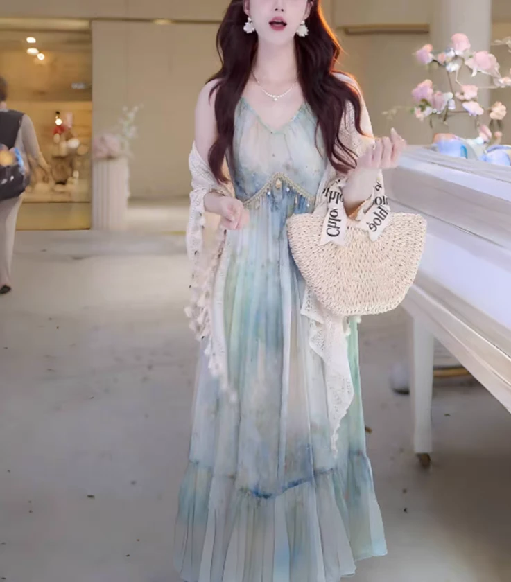 法式晕染沙滩印花2025吊带连衣裙夏季新款海边度假风气质长裙套装