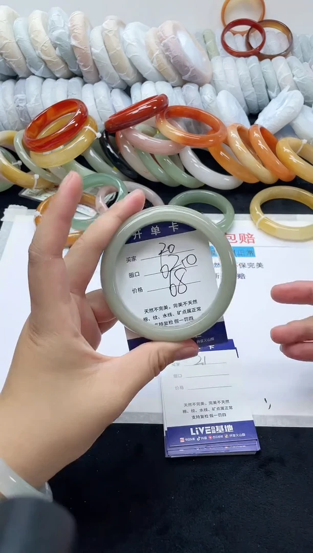 未镶嵌手镯石英质玉20