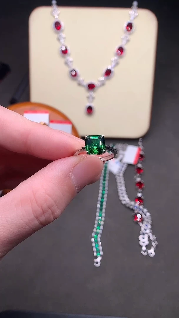 银S925镶嵌戒指绿色碧玺......