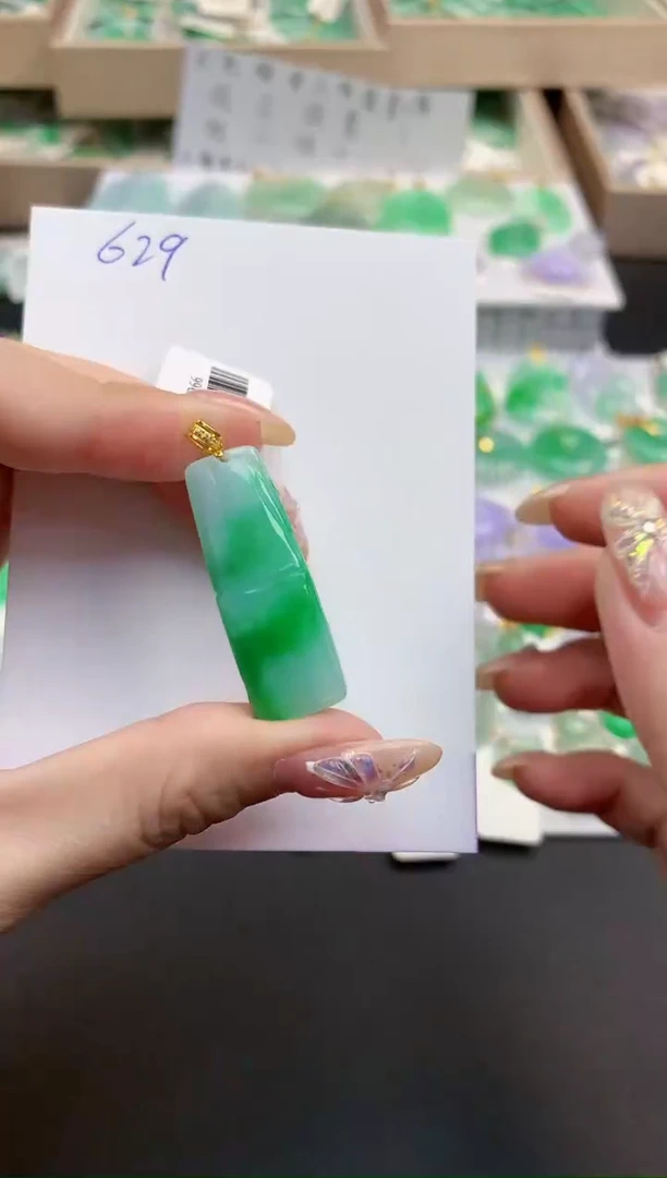 颈饰18K金镶嵌翡翠天然缅甸A货翡翠