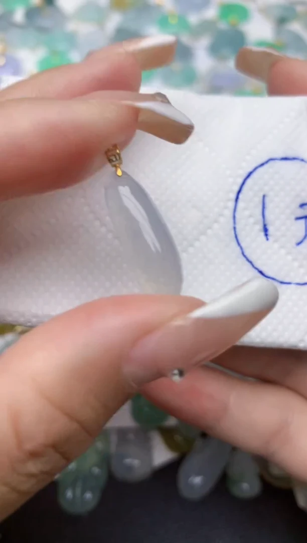 翡翠18K金镶嵌颈饰天然缅甸A货翡翠