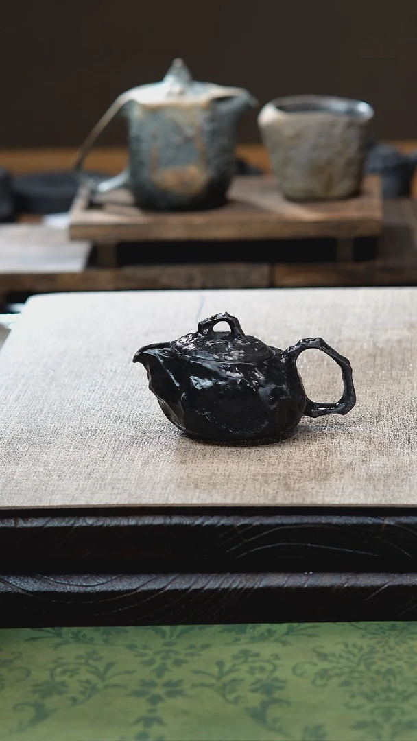 展示归玉堂冰碛岩重工雕刻磐云望月壶