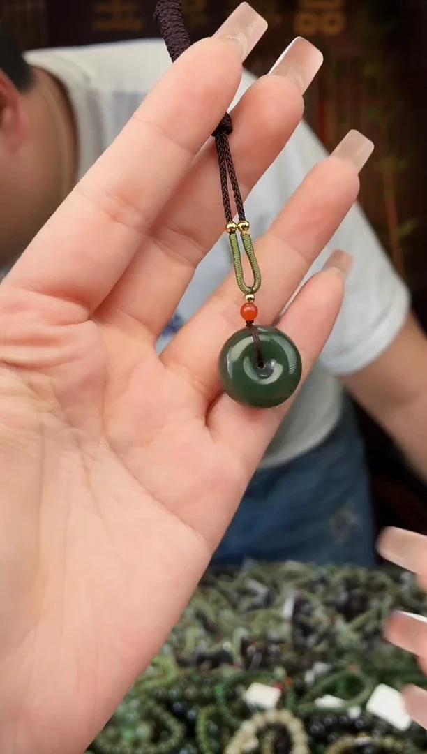 和田玉未镶嵌颈饰拍一发一