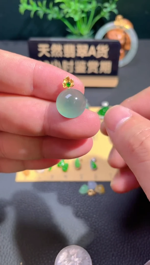 颈饰18K金镶嵌翡翠翡翠