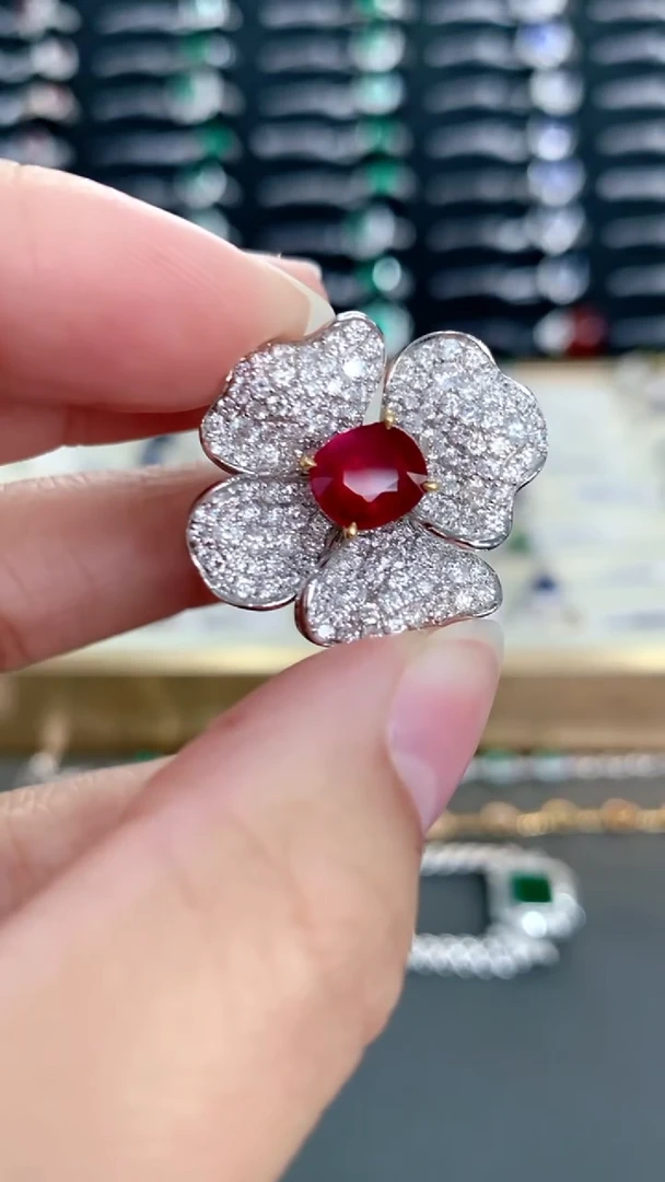 18K金镶嵌戒指红宝石1.65克拉