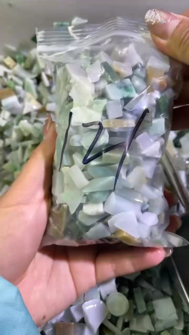 【闪购商品】翡翠颈饰未镶嵌天然翡翠小号500克121