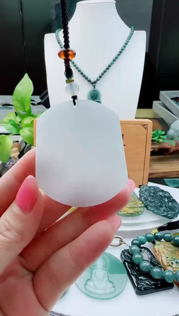 【闪购商品】翡翠颈饰未镶嵌多样性随机一件发货