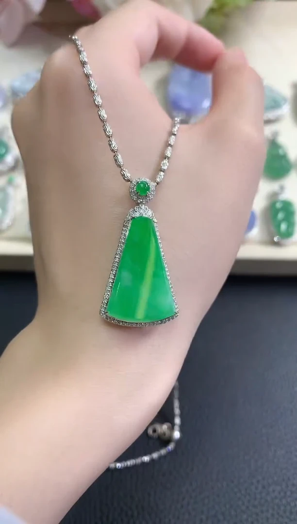 吊坠(不含链)18K金镶嵌翡翠秋日珠宝Q138