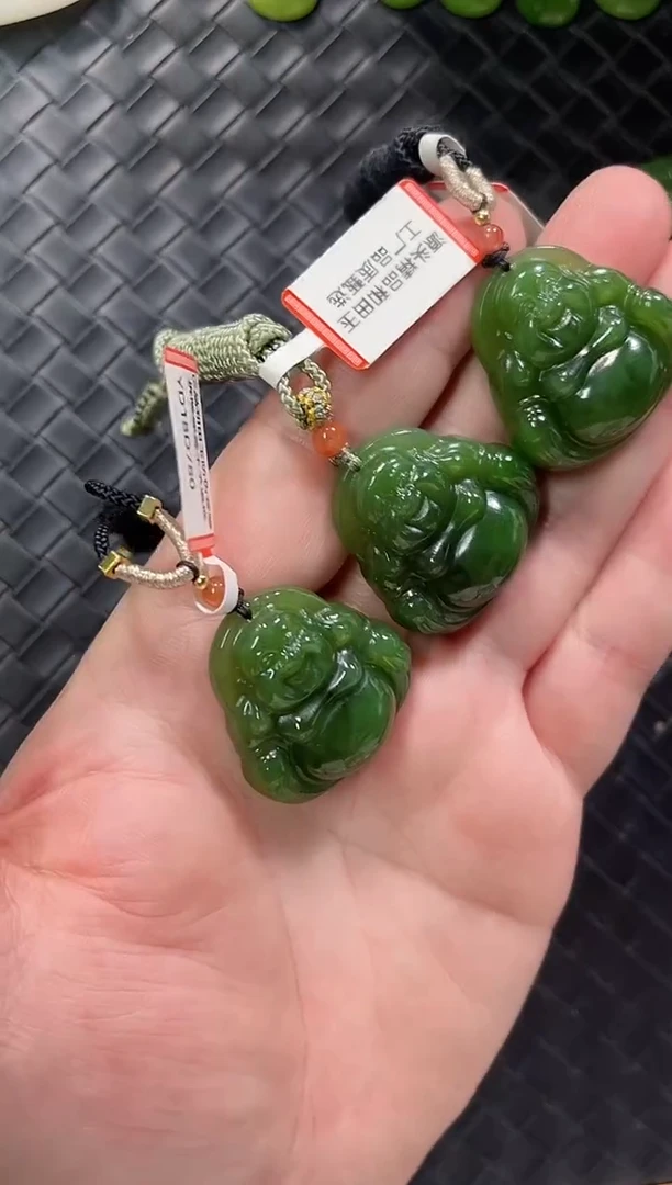 颈饰未镶嵌和田玉（碧玉）辣阳绿佛公吊坠多样性发一