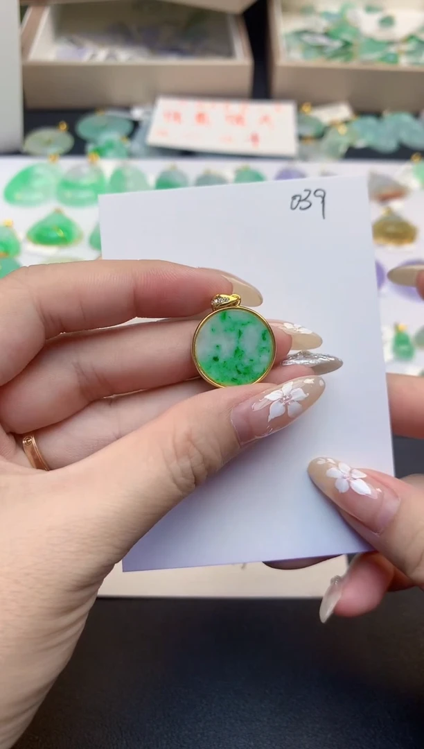 颈饰未镶嵌翡翠天然缅甸a货翡翠