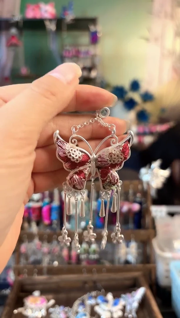 彩云南阁非遗老绣饰品515*