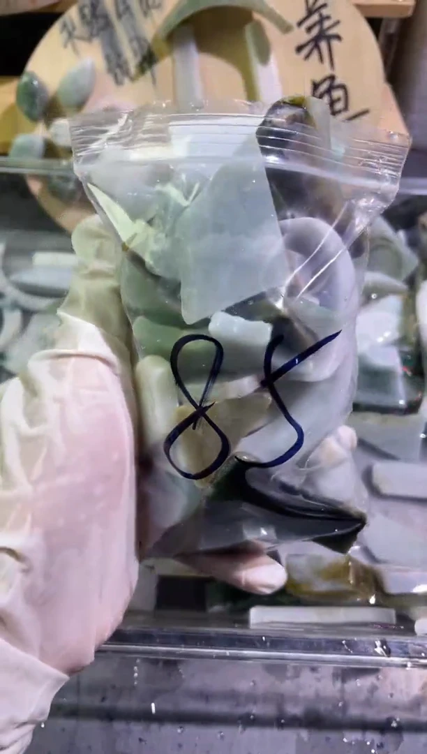 【闪购商品】翡翠颈饰未镶嵌天然翡翠边角大号500克85