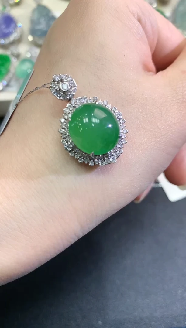 【闪购商品】翡翠颈饰18K金镶嵌C148