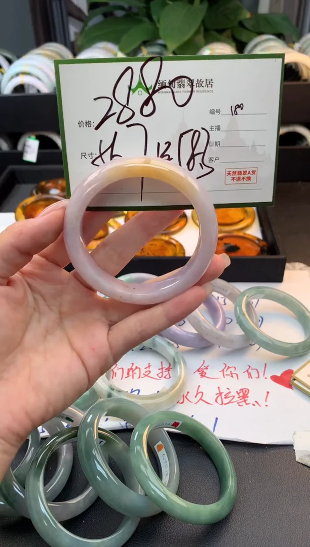 未镶嵌定制翡翠毛货需精细抛光+多人