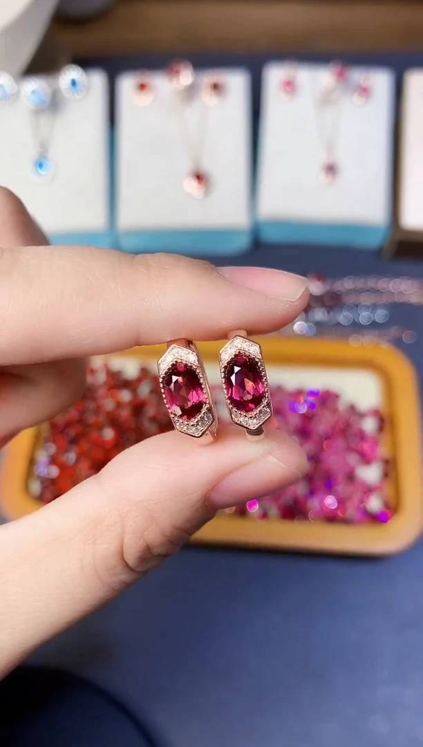 银S925镶嵌耳扣石榴石天然镁铝