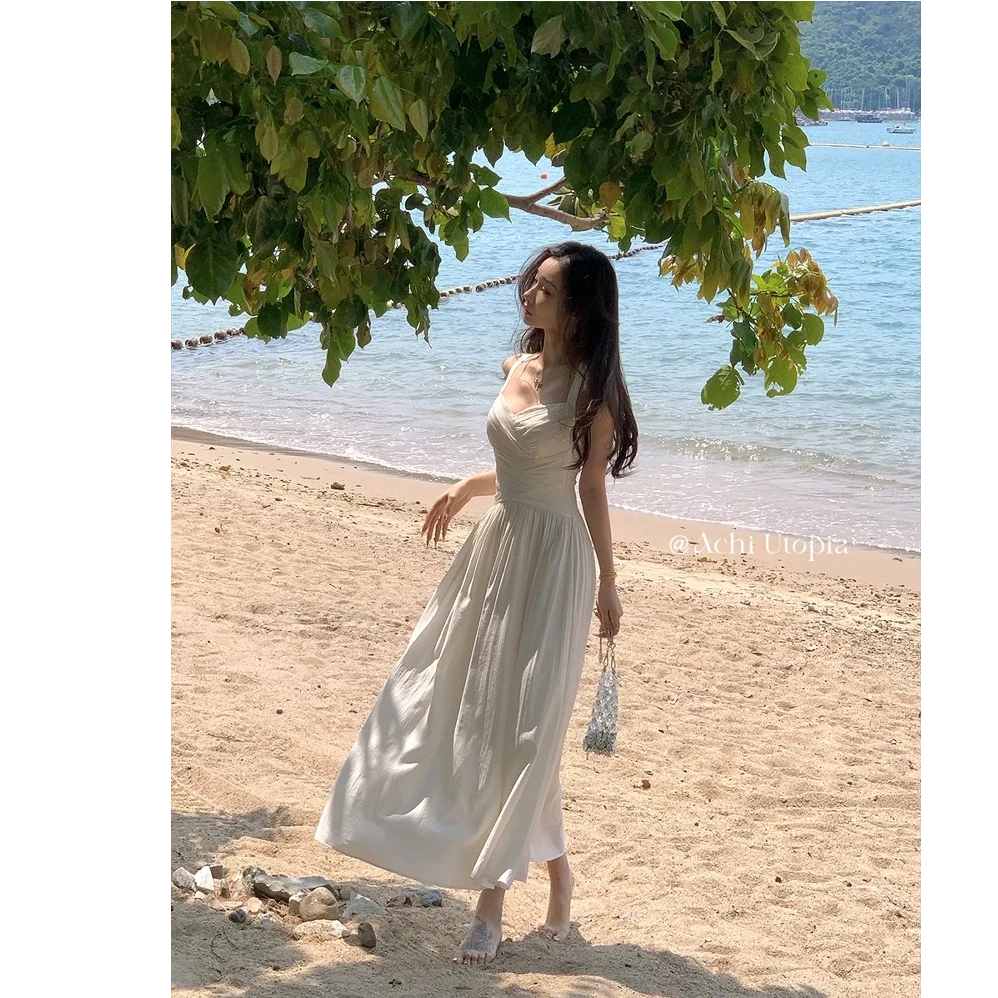 白色挂脖v领吊带连衣裙女法式赫本风长裙收腰褶皱裙子