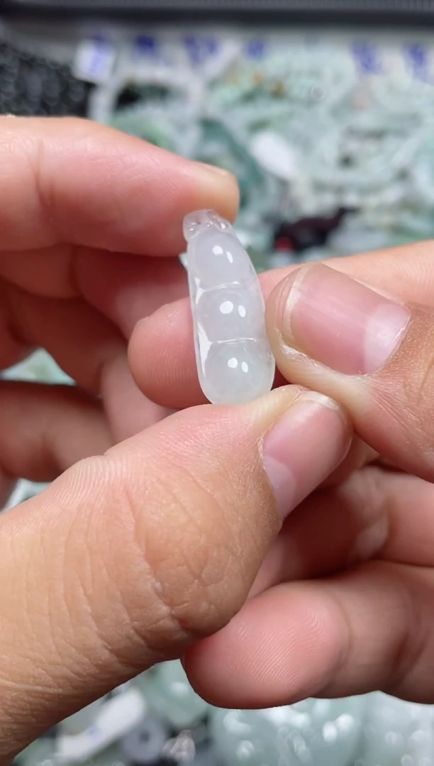 翡翠未镶嵌颈饰48