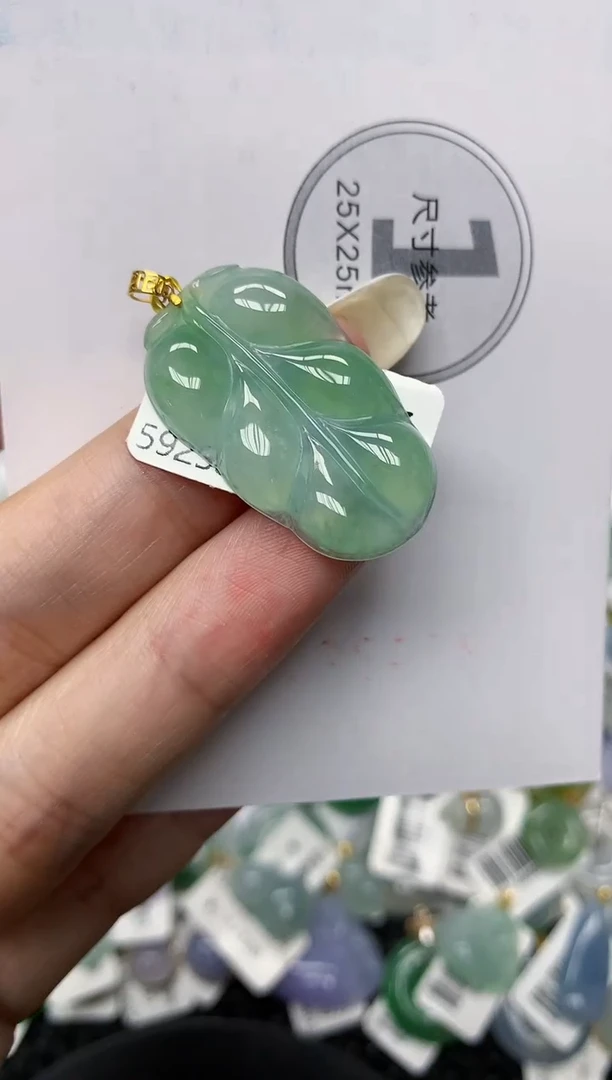 颈饰18K金镶嵌翡翠11111111111